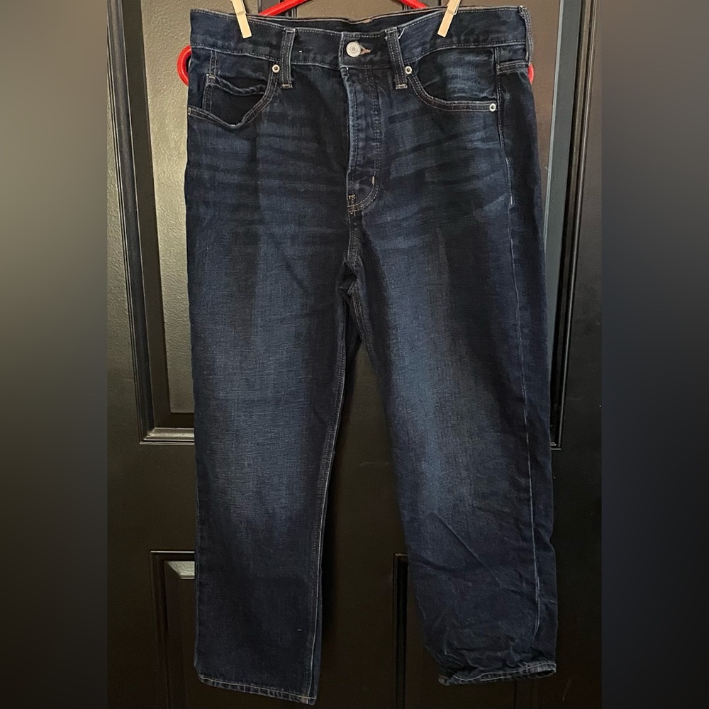 Women’s Old Navy High Rise Slouchy Straight Jeans. Size 8 pre-owned like NEW.